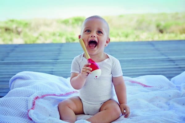 Selbst in weißer Unisex Babywäsche zum Verlieben süß!
