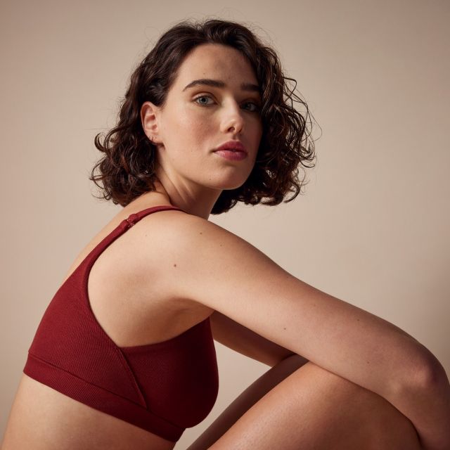 Pure Comfort in Pure Rib 🧶

Enjoy ultimate comfort in our Pure Rib series! Made from soft organic cotton and with an elastic waistband, our bustier softly moulds against your skin, keeping you comfortable all day. The warm terracotta shade reminds us of the festive season. 

Do you miss Christmas or are you already looking forward to spring? 

-

Purer Komfort in Pure Rib 🧶

Genießt ultimativen Komfort in unserer Pure Rib Serie! Aus weicher Bio-Baumwolle und mit einem elastischen Bund schmiegt sich unser Bustier sanft an eure Haut und bleibt den ganzen Tag über bequem. Der warme Terrakotta-Ton erinnert uns an die zurückliegenden Feiertage. 

Vermisst ihr Weihnachten oder seid ihr schon bereit für den Frühling?

Artikelnr.: 179880-532; 179883-532

#Schiesser #PureRib #Underwear #Womenswear #Bustier #DoubleRib #Doppelripp #Comfortwear #OrganicCotton #BioBaumwolle