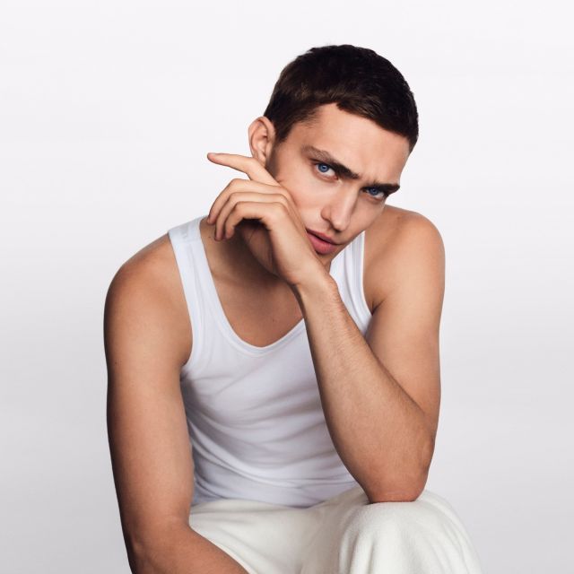 Some white, some black, some long or short 🤍

With our basics, you're sure to find the right fit for you. Our 95/5 basics, for example, are perfect for anyone who appreciates simple and reliable daywear that feels comfortable to wear.

What type of basics do you prefer? 

-

Mal weiß, mal schwarz, mal lang oder kurz 🤍

Bei unseren Basics findet ihr auf jeden Fall das Richtige für euch. Unsere 95/5 Basics sind beispielsweise perfekt für alle, die puristische und zuverlässige Tagwäsche mit einem angenehmen Tragegefühl schätzen. 

Welcher Wäschetyp bist du? 

Artikelnr.: 176038-100; 174004-100

#Schiesser #Basics #BackToBasics #Menswear #Underwear #Understatement #OrganicCotton #BioBaumwolle