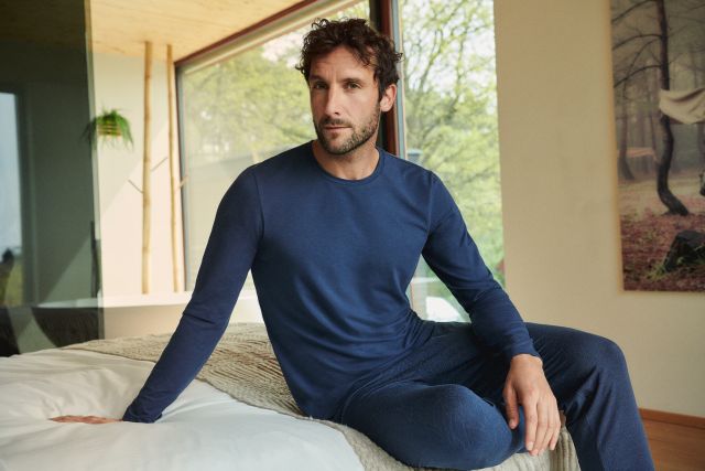 While it's still cold outside, we make ourselves cosy at home with our new Long Life Soft pyjamas. The fine texture and extra soft feel create a cosy feeling that remains even after several washes – thanks to the Long Life finish.

-

Während draußen noch die Kälte herrscht, machen wir es uns zuhause mit unseren Long Life Soft Pyjamas gemütlich. Die edle Textur und der extra weiche Griff schaffen ein angenehmes Tragegefühl, welches dank der Long-Life-Veredelung, auch nach vielen Waschgängen bestehen bleibt. 

Artikelnr.: 181181-801

#Schiesser #NewCollection #NeueKollektion #Retreat #LongLifeSoft #Menswear #Sleepwear #Modal