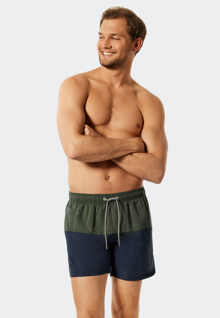 Pantaloncini da bagno in tessuto a righe color block, oliva-blu scuro -  California Coast | SCHIESSER