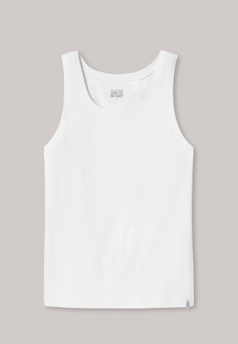 white sleeveless shirt