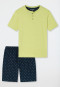 Pyjama court avec une patte de boutonnage, des lettres rayées citron vert ettres bleu foncé - Fashion Nightwear