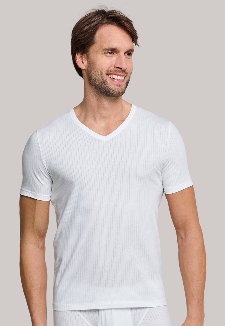 2-pack white short-sleeved shirts with V neckline - Authentic