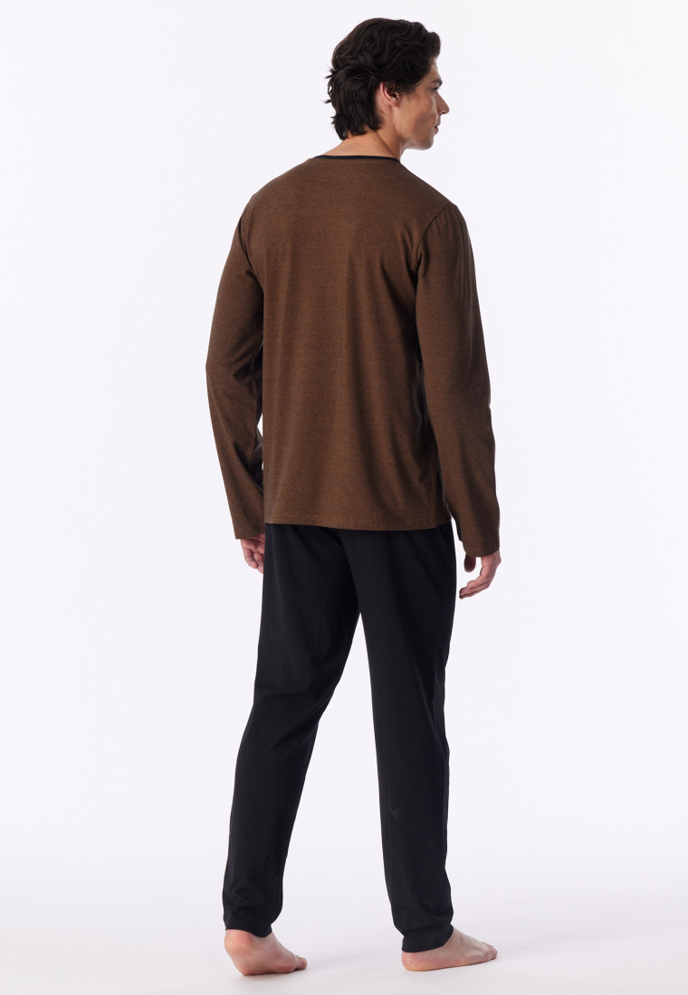 Lange pyjama met streepjes in de kleur toffee - 95/5