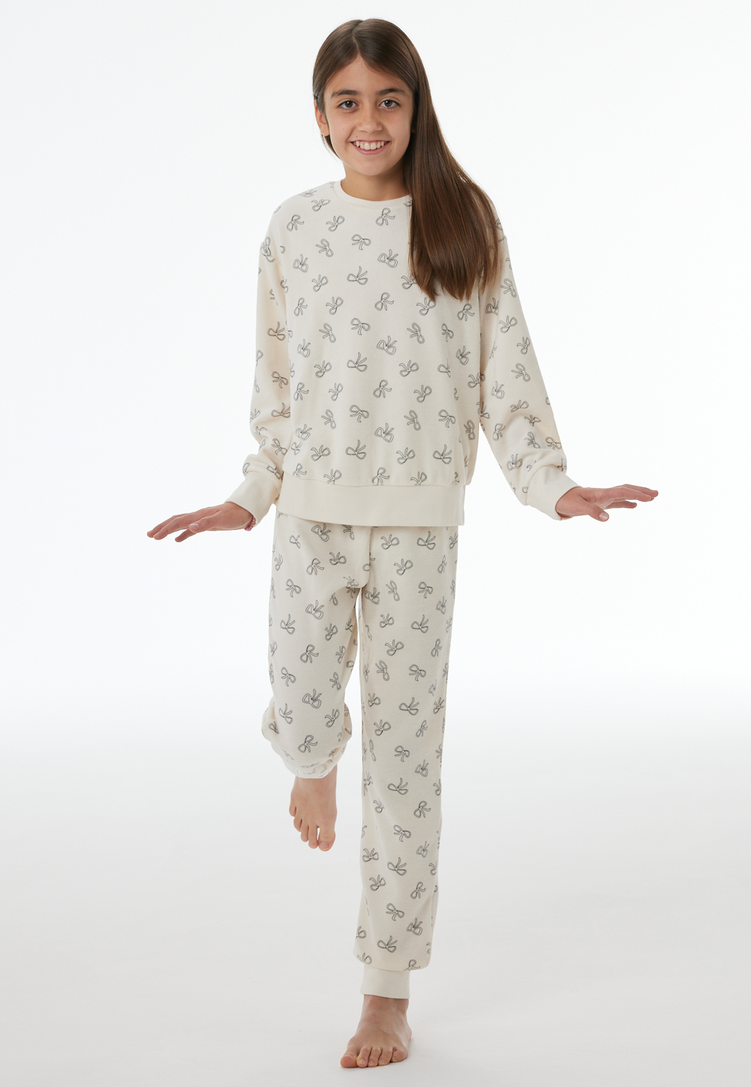 Lange pyjama van velours met manchetten en strikjes, kleur marshmallow - Nightwear 164
